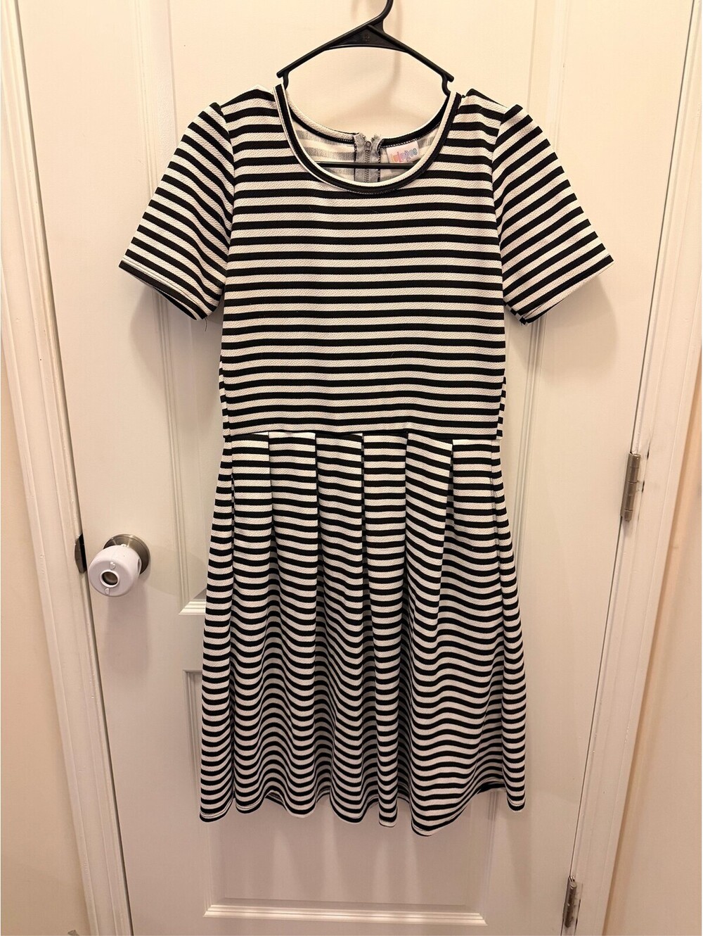 LuLaRoe Amelia Dress Women's Black White Striped Fit Flare Pockets MED